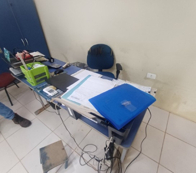Sala de Admnistração: Grande variedade de itens de escritorio