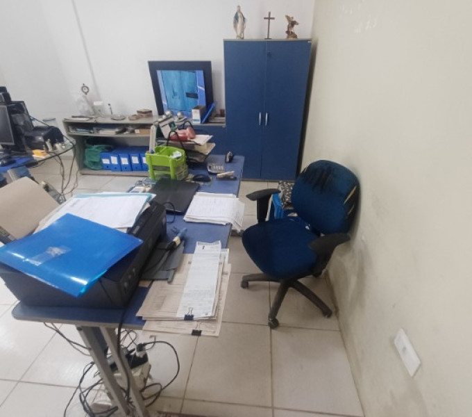Sala de Admnistração: Grande variedade de itens de escritorio