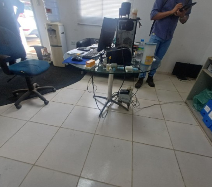 Sala de Admnistração: Grande variedade de itens de escritorio