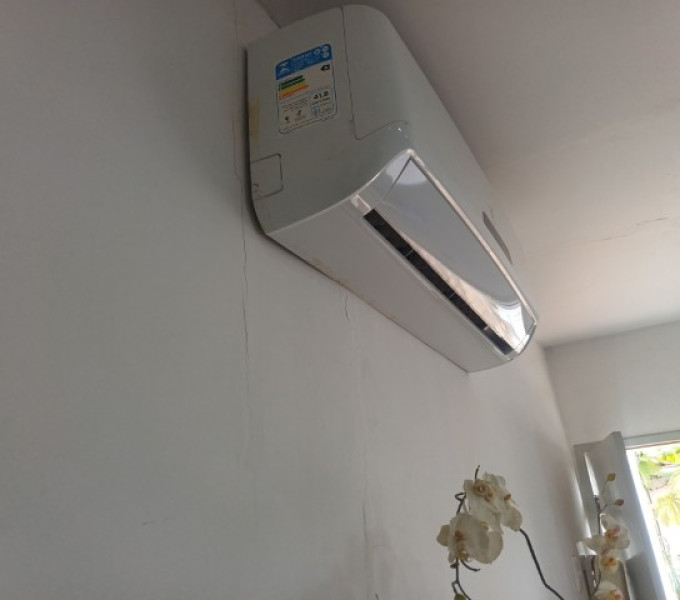 Sala de Admnistração: Grande variedade de itens de escritorio