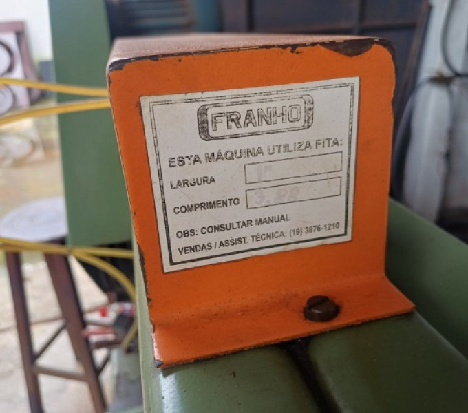 Serra de fita horizontal Franho FM-500, motor WEG de 1,5 CV