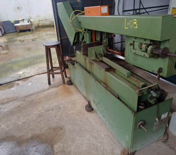 Serra de fita horizontal Franho FM-500, motor WEG de 1,5 CV