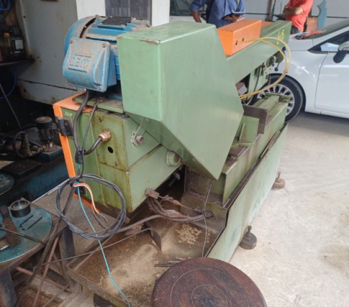 Serra de fita horizontal Franho FM-500, motor WEG de 1,5 CV