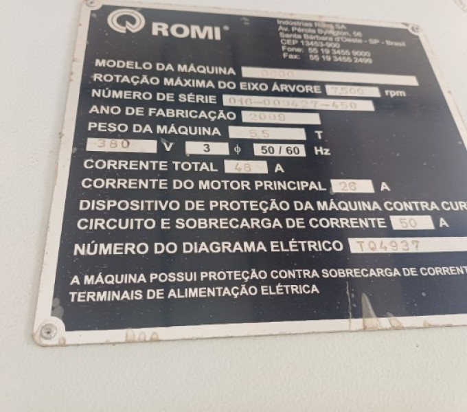 Centro de usinagem Romi D600 com painel GE Series 0i-MC + paquímetro 150mm + 2 micrômetros 0-25/25-50 + traçador de altura + imicro 16-20