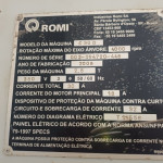 Torno universal Romi Centur C30D com painel Siemens, ano: 2008 + paquímetro 200mm + 2 micrômetros 50-75/100-125 + imicro 20-25 + afiadora de broca GS25