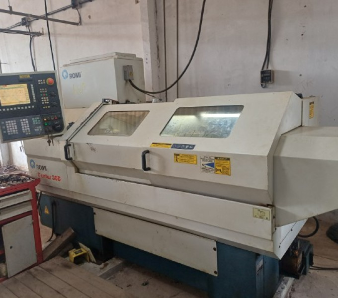 Torno universal Romi Centur C30D com painel Siemens, ano: 2008 + paquímetro 200mm + 2 micrômetros 50-75/100-125 + imicro 20-25 + afiadora de broca GS25