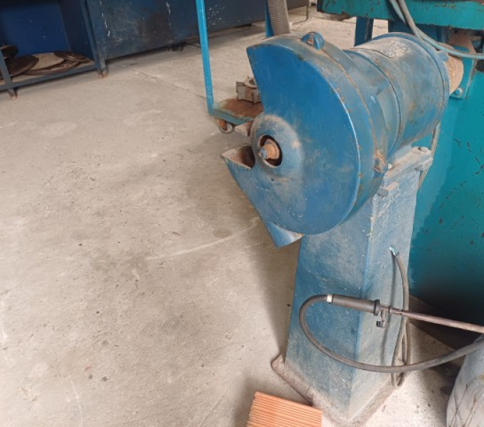 Motoesmeril com base em aço carbono
