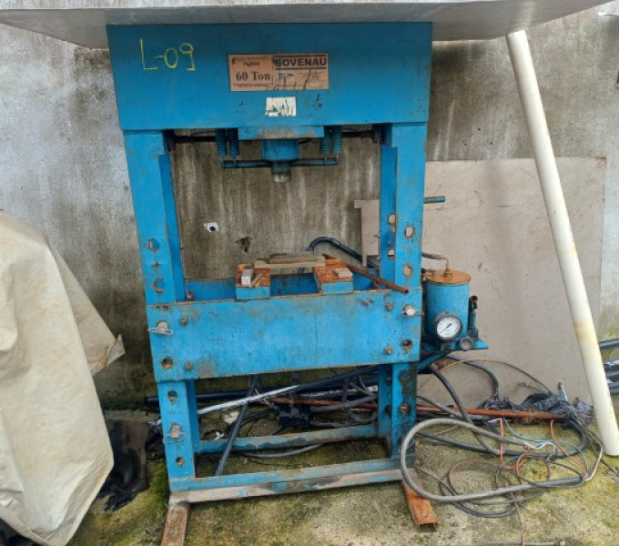 Prensa hidráulica Bovenau P60000, 150 mm, 60 t