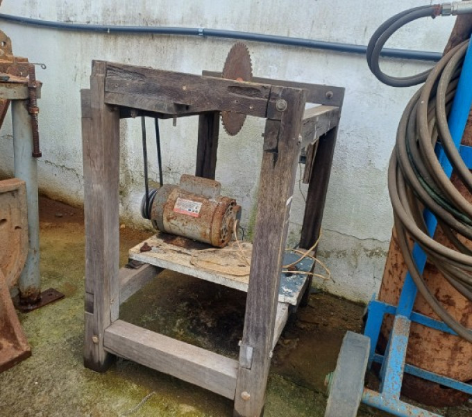 Serra circular C/ motor elétrico