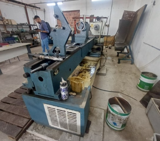 Torno universal Romi Tormax 30B com barramento de 4 m + paquímetro 1000m + 2 micrômetros 400-500/600-700