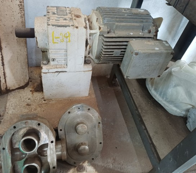 Bomba de lóbulo C/ base em AC e motor