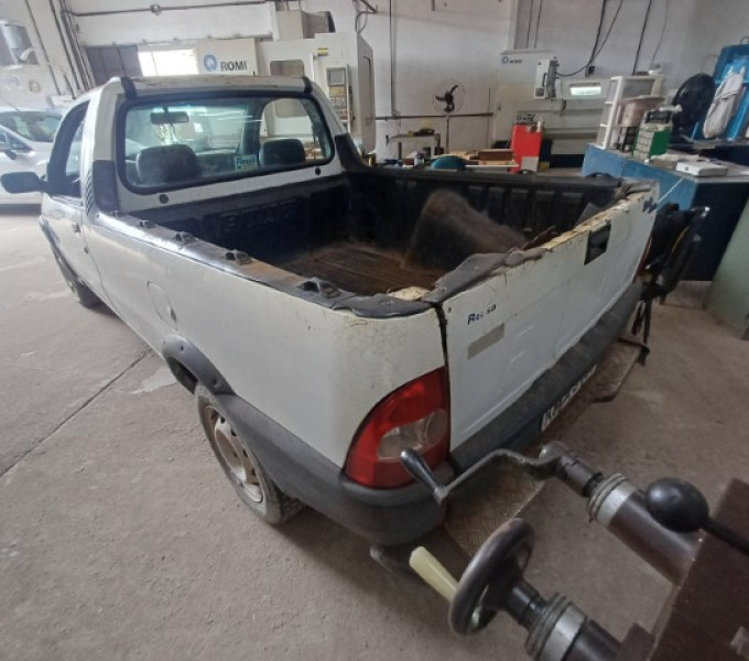 Veículo automóvel Fiat Strada, Ano: 2001, Placa: KMA-3105