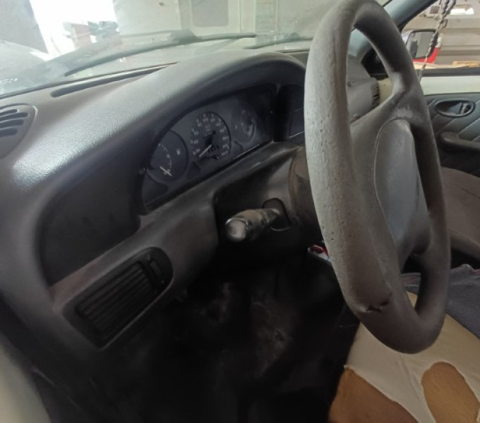 Veículo automóvel Fiat Strada, Ano: 2001, Placa: KMA-3105