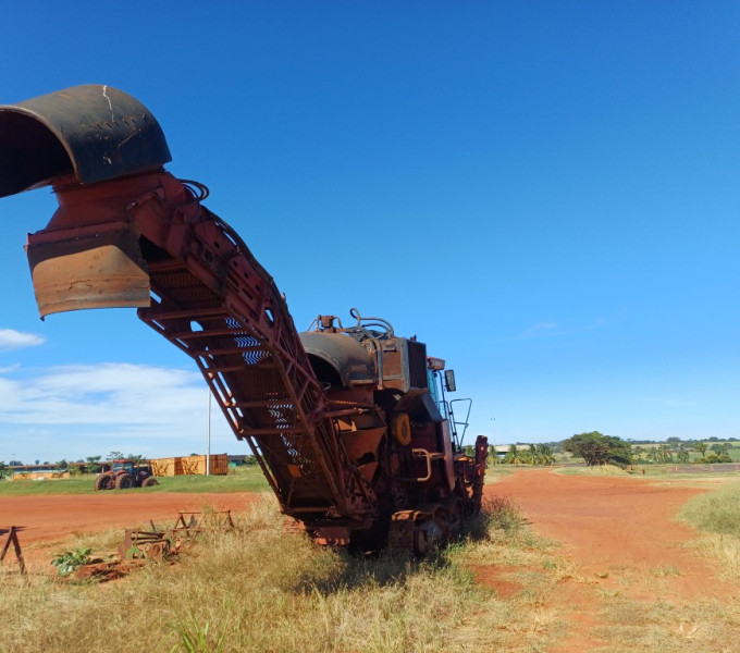 COLHEDORA CASE A8800 COMPLETA, FROTA: 808036 + MATERIAL DE COLHEDORA JONH DEERE