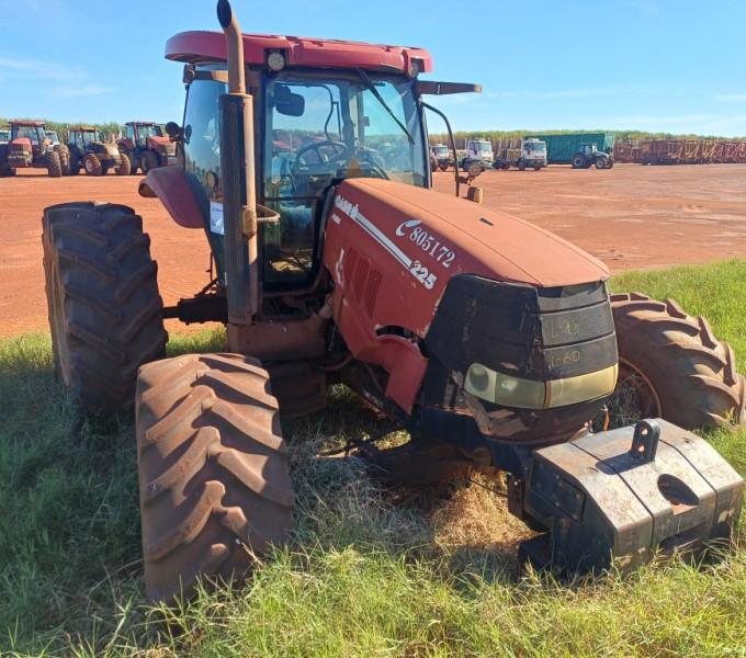 TRATOR DE PNEUS CASE 225, ANO: 2014, FROTA: 805172 + Ativo I16C2