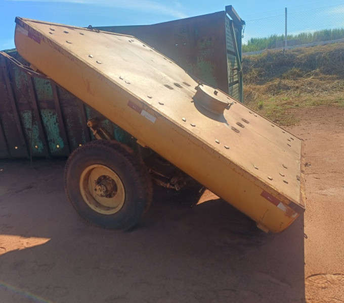 CARROÇA TANQUE REBOCÁVEL 1 EIXO