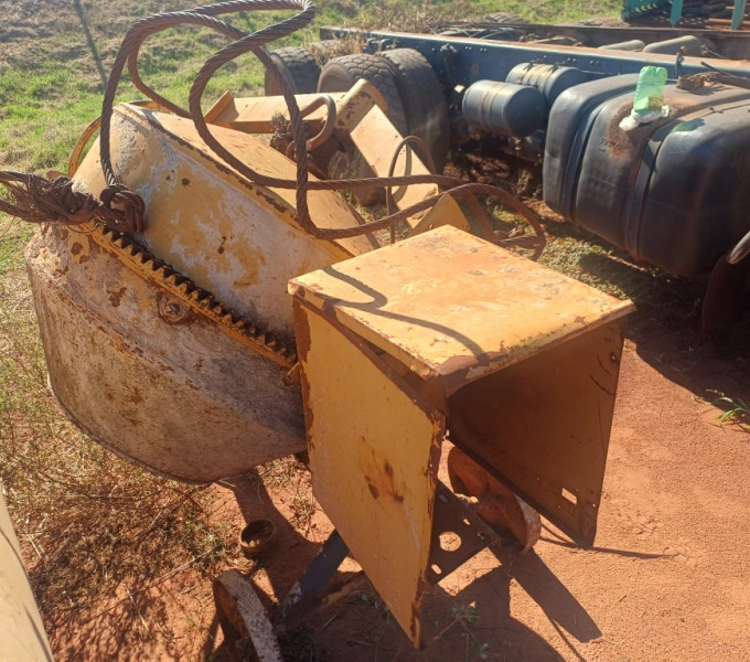 EQUIPAMENTO BETONEIRA ROTATIVA