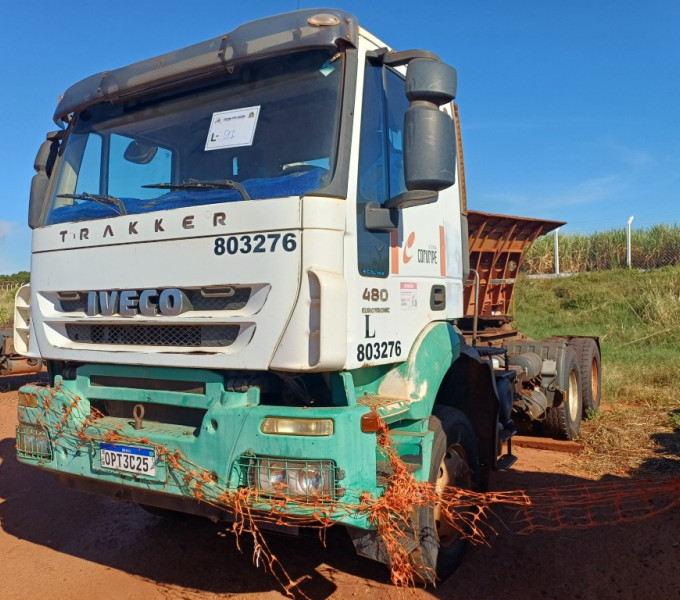 Cavalo mecânico Iveco Trakker 480 ano 2012 - potente
