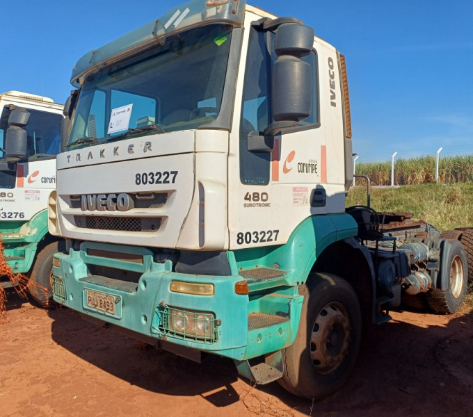 Cavalo mecânico Iveco Trakker 480 ano 2014
