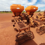 IMPLEMENTO AGRÍCOLA CULTIVADOR DE PALHA COM ADUBADEIRA DMB, FROTA: 822039