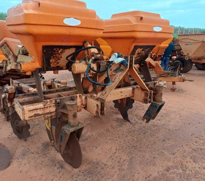 IMPLEMENTO AGRÍCOLA CULTIVADOR DE PALHA COM ADUBADEIRA DMB, FROTA: 822039