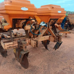 IMPLEMENTO AGRÍCOLA CULTIVADOR DE PALHA COM ADUBADEIRA DMB, FROTA: 822039