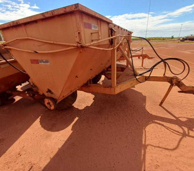 IMPLEMENTO AGRÍCOLA DISTRIBUIDOR DE CALCÁRIO, FROTA: 824031