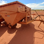 IMPLEMENTO AGRÍCOLA DISTRIBUIDOR DE CALCÁRIO, FROTA: 824031