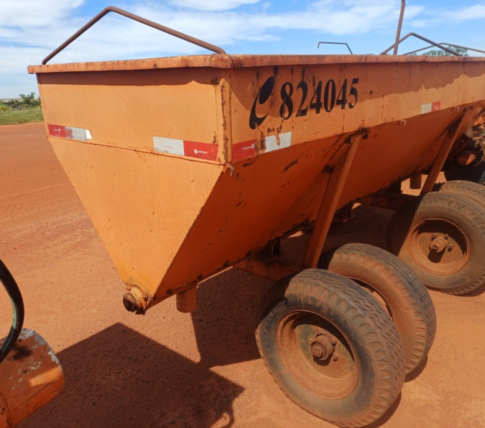 IMPLEMENTO AGRÍCOLA DISTRIBUIDOR, FROTA: 824045