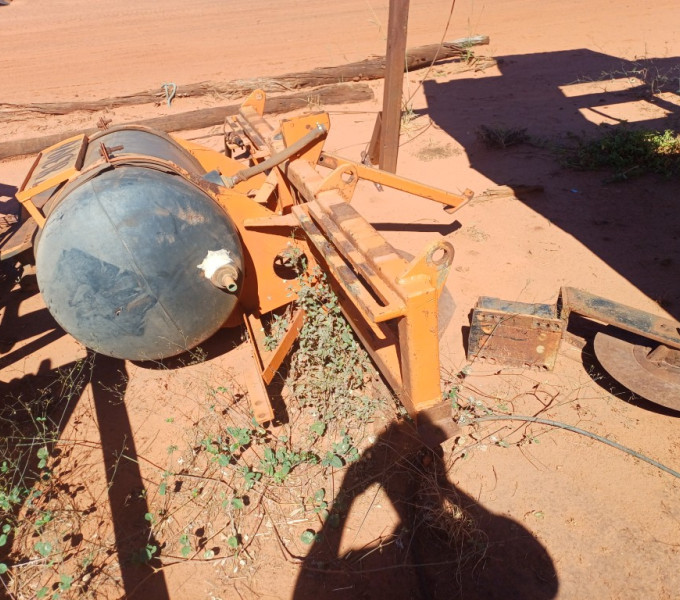 IMPLEMENTO AGRÍCOLA COBRIDOR C/ TANQUE 300L, FROTA: 823096