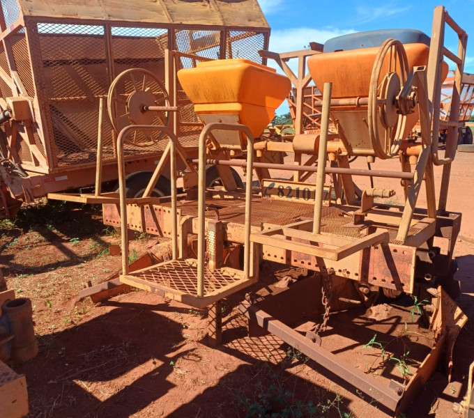 IMPLEMENTO AGRÍCOLA SULCADOR, FROTA: 821017