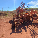 DIVERSOS IMPLEMENTOS AGRÍCOLAS (AMONTOADOS), FROTA: 823061, 923032, 823066