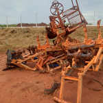 DIVERSOS IMPLEMENTOS AGRÍCOLAS (AMONTOADOS), FROTA: 823061, 923032, 823066