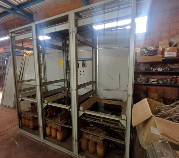 painel eletrico com tranformadores, barramentos cobre + tampas + Ativo I1