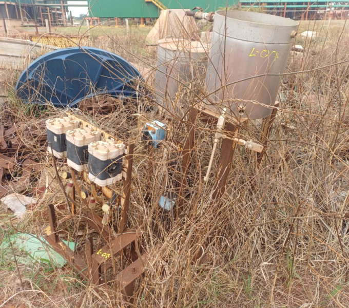 sistema de dosagem polimero 3 und (2 tanques inox) + 2 paineis eletricos pequenos + 1 gravador + ventoinha + estufa e equipamento de labiratorio