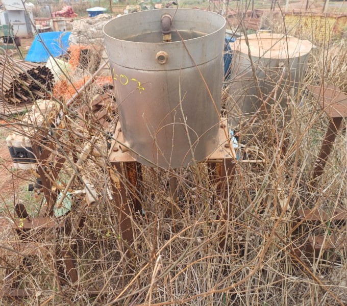 sistema de dosagem polimero 3 und (2 tanques inox) + 2 paineis eletricos pequenos + 1 gravador + ventoinha + estufa e equipamento de labiratorio