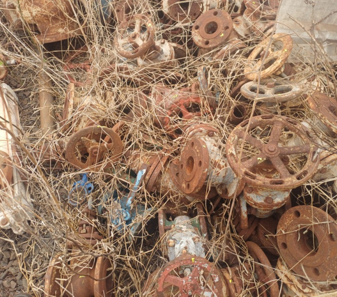 DIVERSAS VALVULAS EM AC + porta de visita P/ caldeira em AC