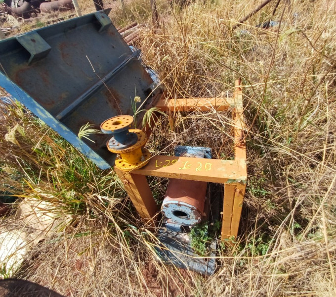 RADIADOR + BASE C/ BOMBA AC E ROLETES DE ESTEIRA AC