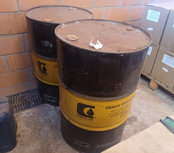 400L de óleo semissintético Volanlub + adesivos PU vedapro