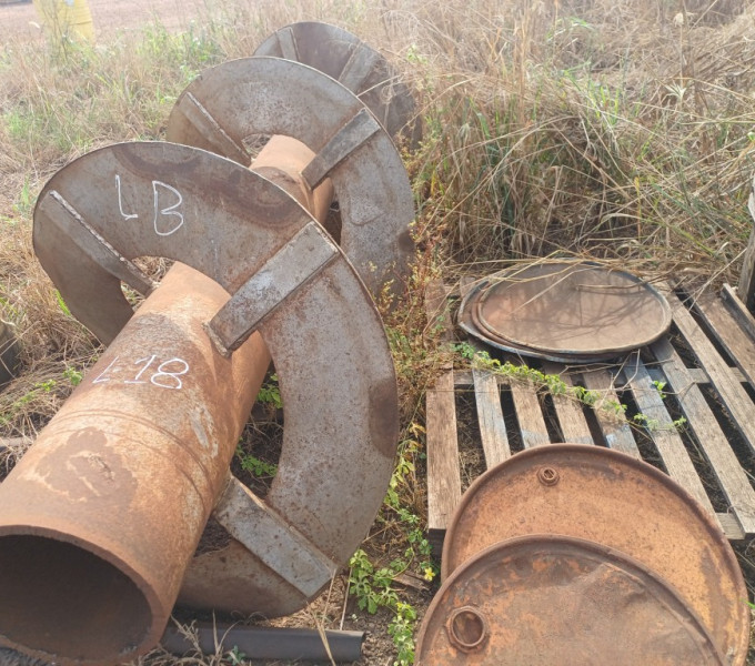 Sem fim em aço carbono com aletas em inox