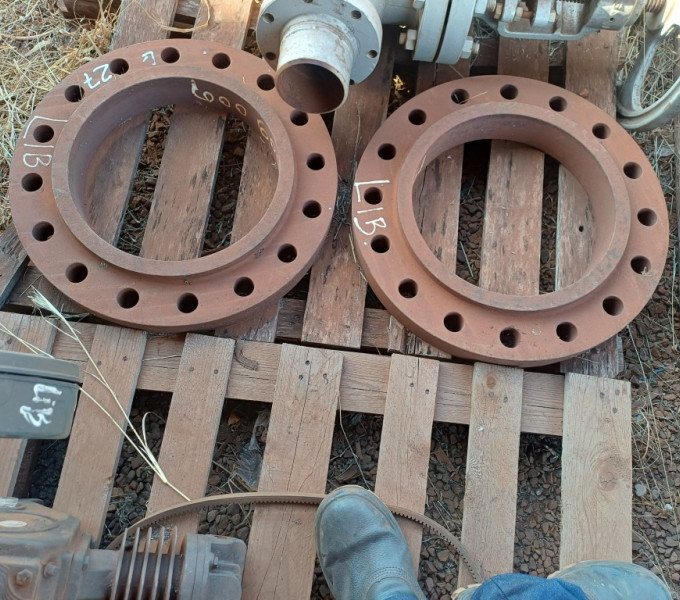 TUBO AC SCH 60  + 04 PLACAS AC + 05 FLANGES AC + 2 FLANGES + 12 BRAÇOS AC + 3 rodas + 4 abracadeiras em AC + 12 Flanges
