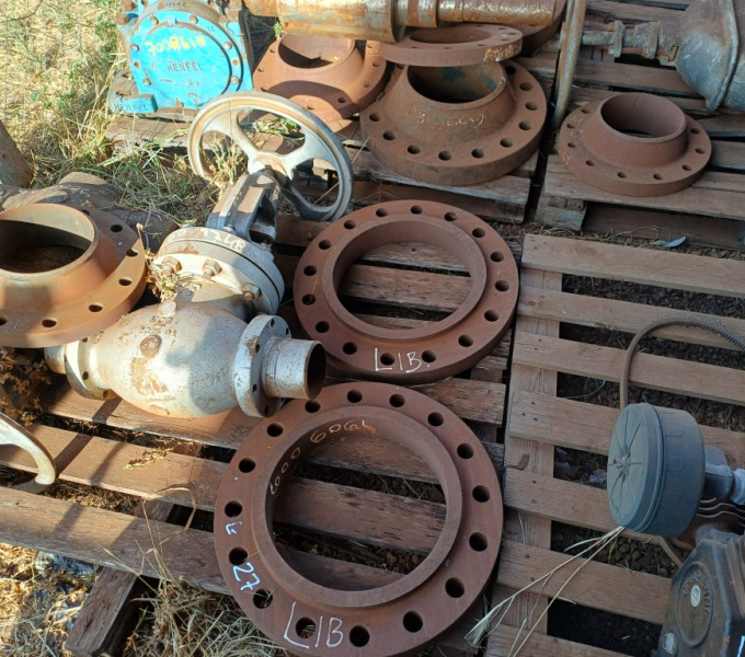 TUBO AC SCH 60  + 04 PLACAS AC + 05 FLANGES AC + 2 FLANGES + 12 BRAÇOS AC + 3 rodas + 4 abracadeiras em AC + 12 Flanges