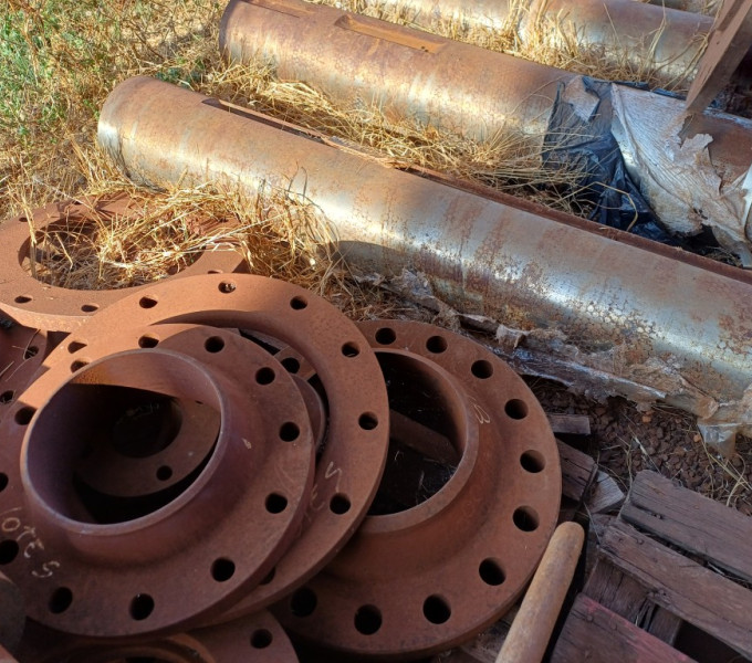 TUBO AC SCH 60  + 04 PLACAS AC + 05 FLANGES AC + 2 FLANGES + 12 BRAÇOS AC + 3 rodas + 4 abracadeiras em AC + 12 Flanges