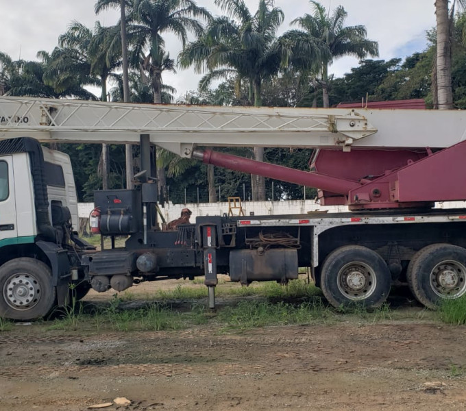 Caminhão Volvo FM12 380 6x4r, Placa: MUN-5927, Ano: 2000, C/ Implemento Guindaste Tadano TS300B1, ano: 2004, Frota: 103177