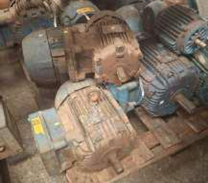 Lote 65 motores eletricos sucateados