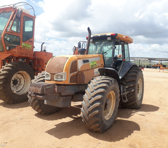 Trator Agrícola Valtra BH 165 Cabinado; 2009