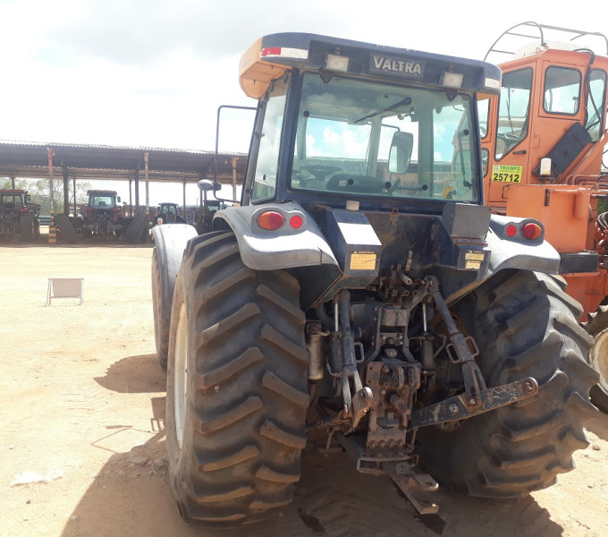 Trator Agrícola Valtra BH 165 Cabinado; 2009