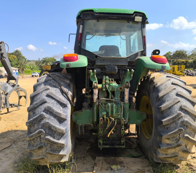 Trator de pneus John Deere 6180j, ano 2011, 180cv, frota 281