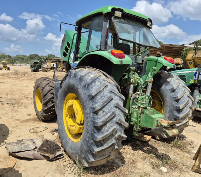 Trator de pneus John Deere 6180j, ano 2011, 180cv, frota 281