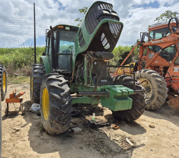 Trator de pneus John Deere 6180j, ano 2011, 180cv, frota 281